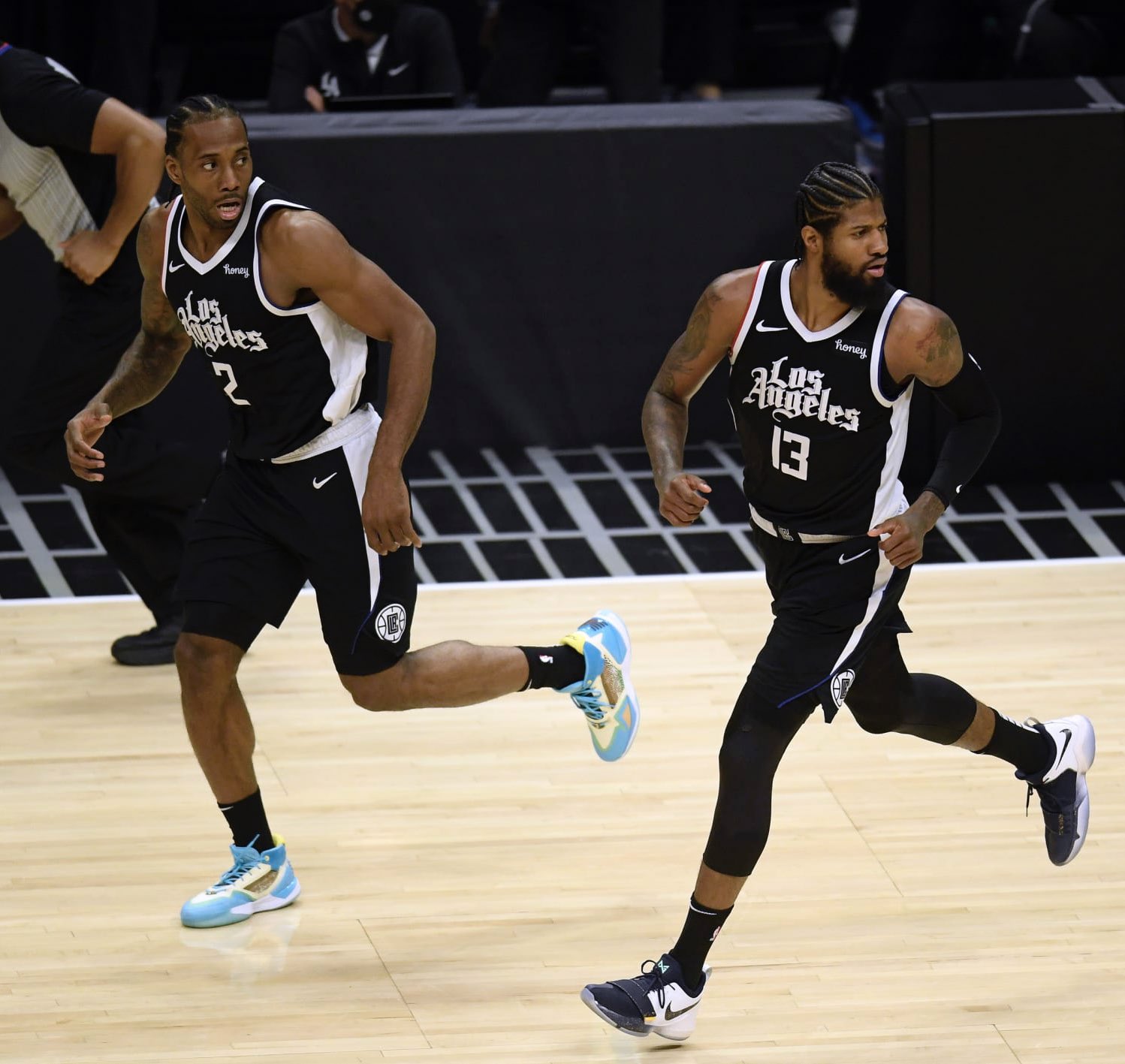 两面待张 两面待张