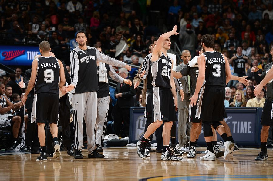 高档酒吧举 高档酒吧举